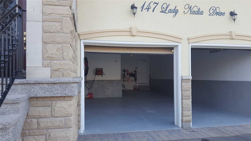147 Lady Nadia Dr, Vaughan, L6A4E6 | Image 3