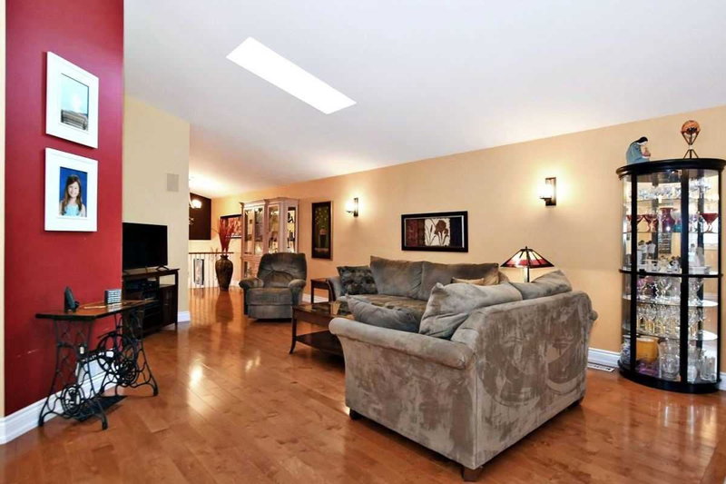 276 Sheridan Crt, Newmarket, L3Y8P9 | Image 3