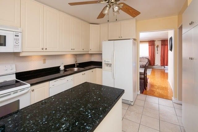 11 - 100 Henderson Ave, Markham, L3T2K8 | Image 3