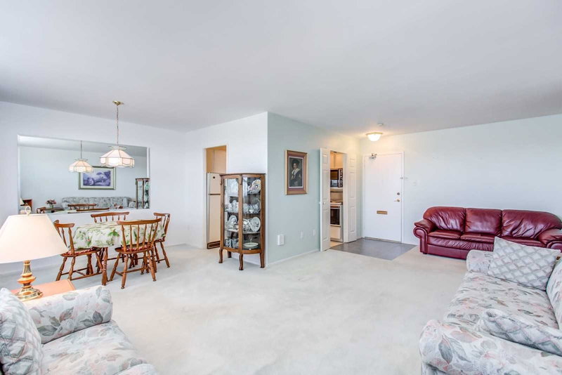 504 - 67 Richmond St, Richmond Hill, L4C3Y3 | Image 2