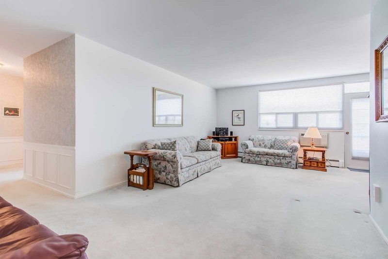 504 - 67 Richmond St, Richmond Hill, L4C3Y3 | Image 3