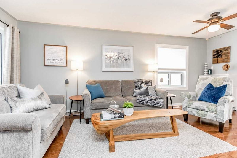 605 Willowick Dr, Newmarket, L3X2A9 | Image 2