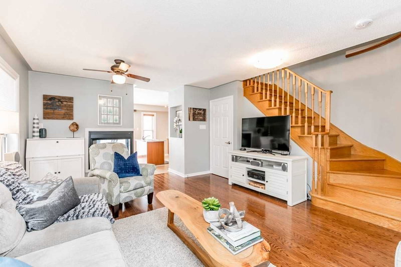 605 Willowick Dr, Newmarket, L3X2A9 | Image 3