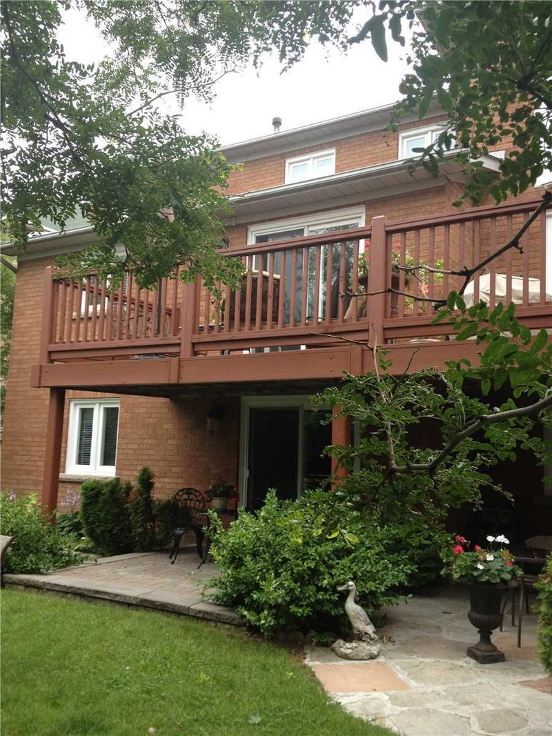 22 Chiltern Hill, Richmond Hill, L4B3B8 | Image 2