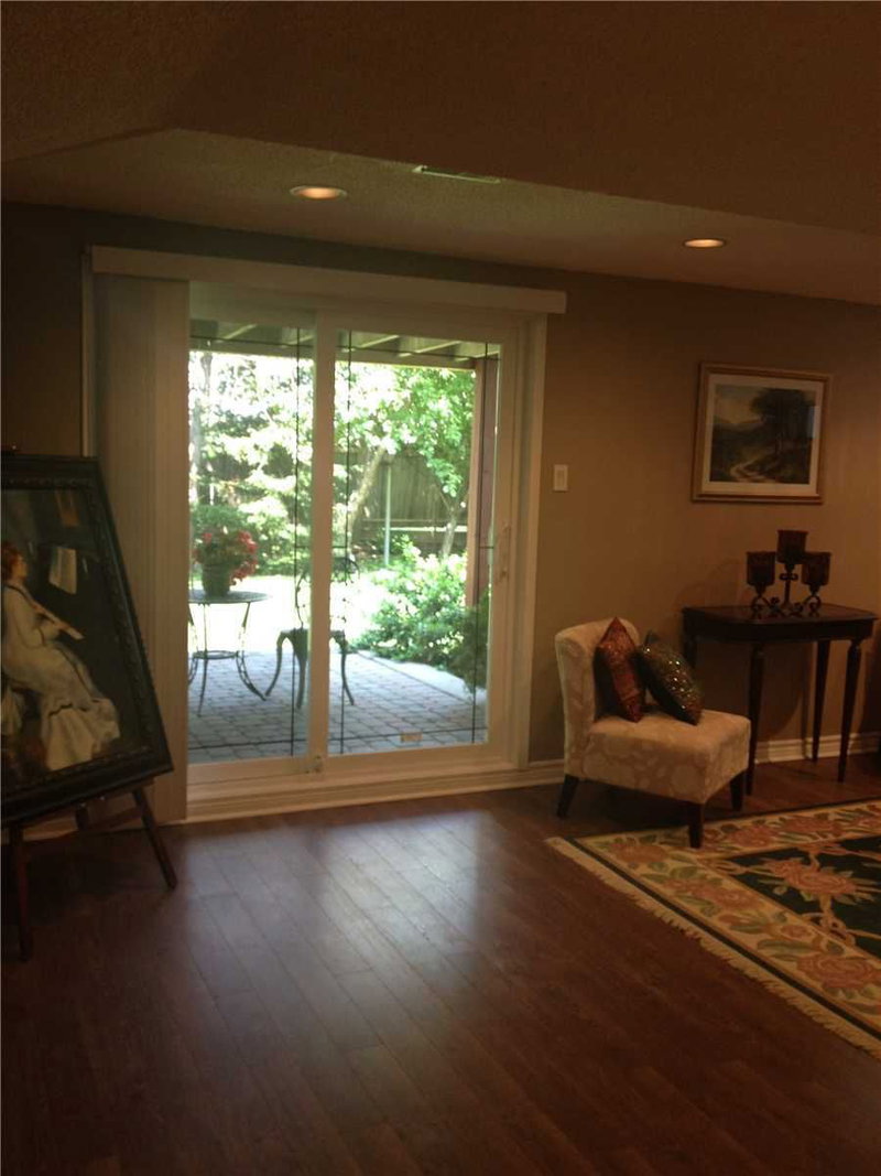 22 Chiltern Hill, Richmond Hill, L4B3B8 | Image 3