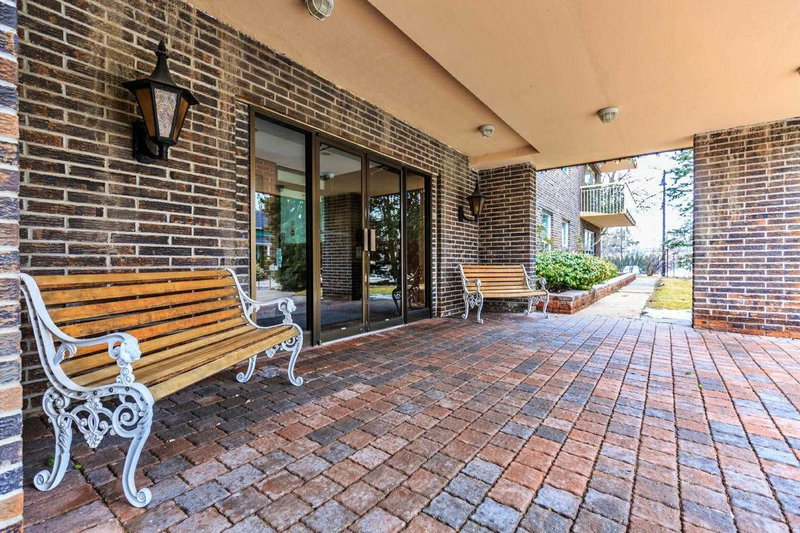 503 - 67 Richmond St, Richmond Hill, L4C3Y3 | Image 2