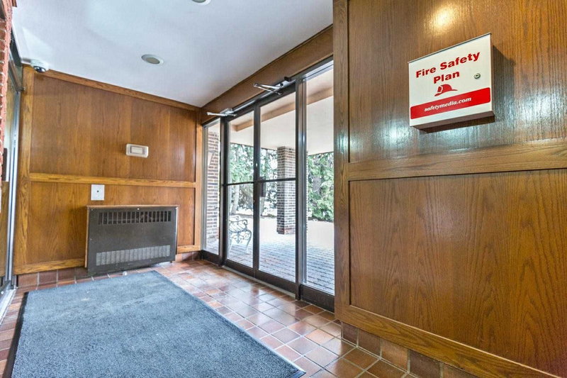 503 - 67 Richmond St, Richmond Hill, L4C3Y3 | Image 3