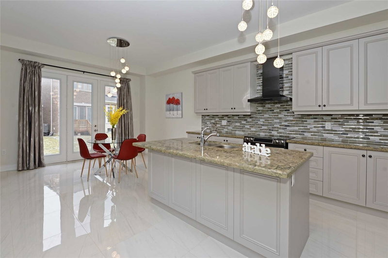 853 Harry Douglas St, Newmarket, L3X 0K3 | Image 3