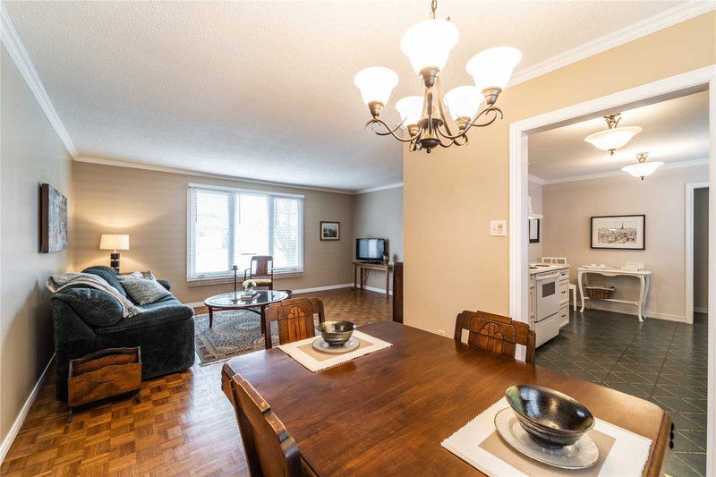 356 Sandford St, Newmarket, L3Y4S3 | Image 2