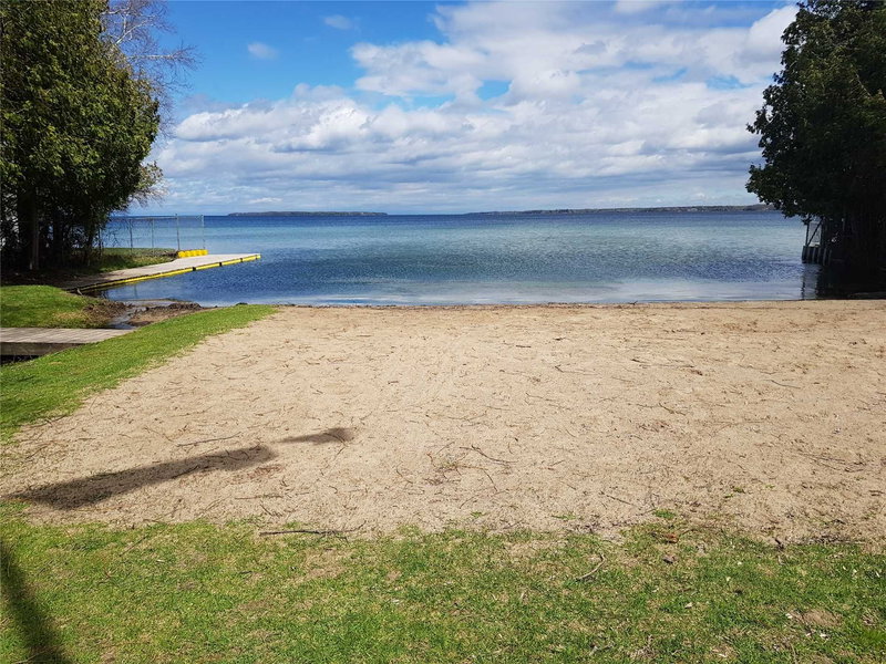 1052 Spruce Rd, Innisfil, L0L1W0 | Image 3