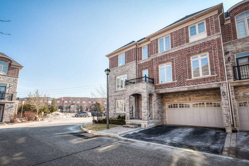 144 Chapman Crt, Aurora, L4G0E2 | Image 2