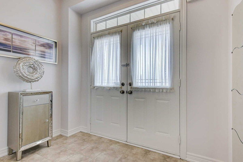 51 Beckett Ave, Markham, L6C0T3 | Image 2