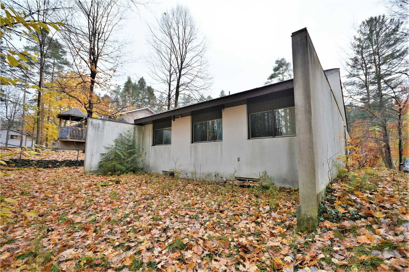 3763 Fairway Rd, Innisfil, L9S 2L4 | Image 2