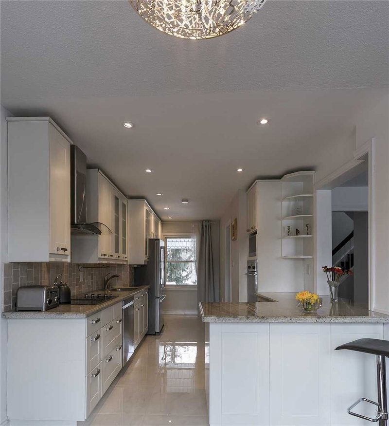 47 Aberfeldy Cres, Markham, L3T4C1 | Image 3