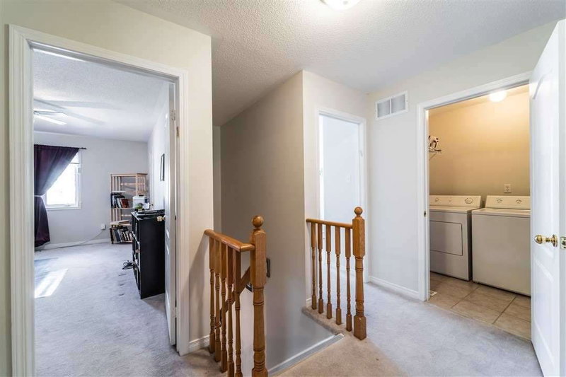 274 Flagstone Way, Newmarket, L3X 2Y1 | Image 3