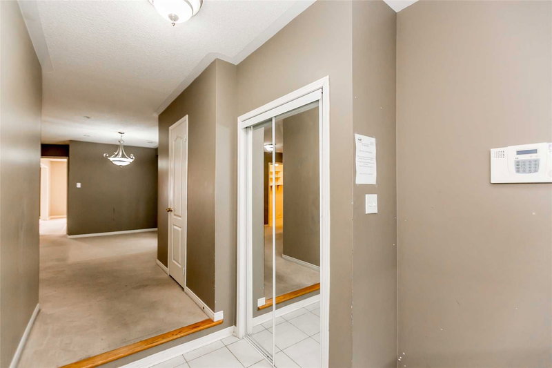 135 Professor Day Dr, Bradford West Gwillimbury, L3Z3B9 | Image 2