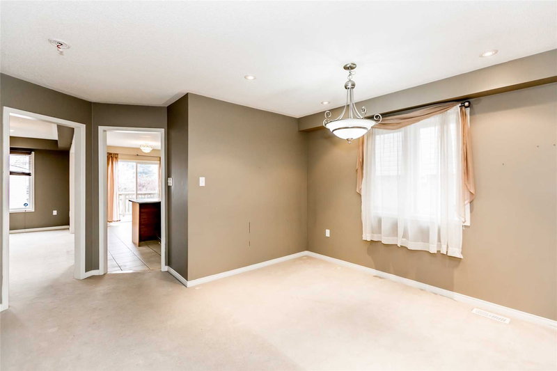 135 Professor Day Dr, Bradford West Gwillimbury, L3Z3B9 | Image 3