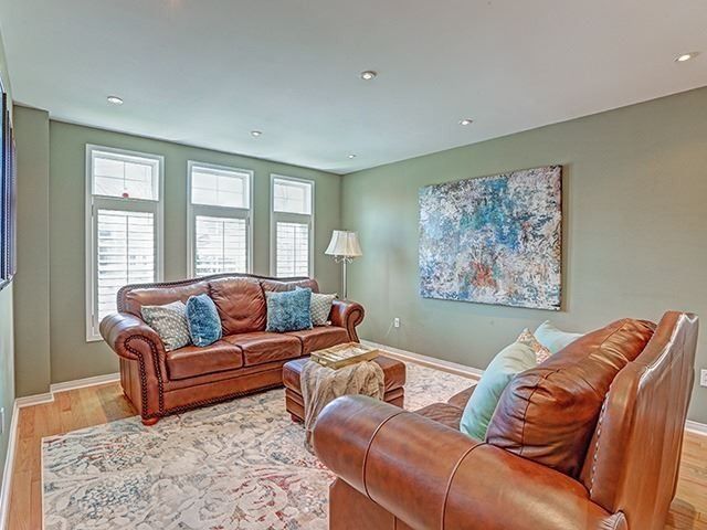 27 Treasure Rd, Vaughan, L6A2Y7 | Image 3