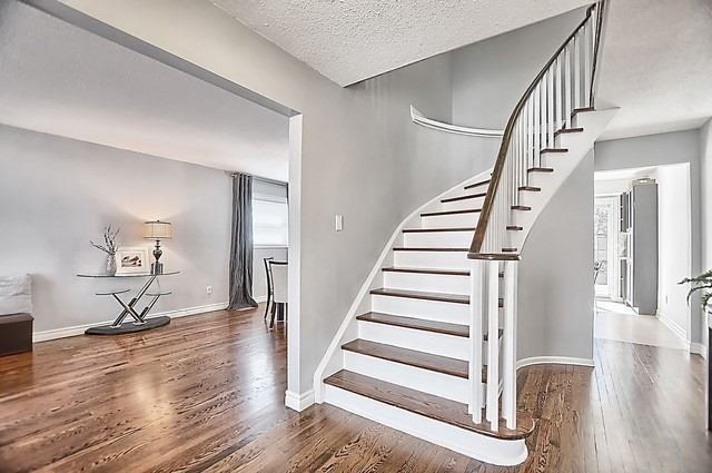 304 Reading Pl, Newmarket, L3Y6H5 | Image 2