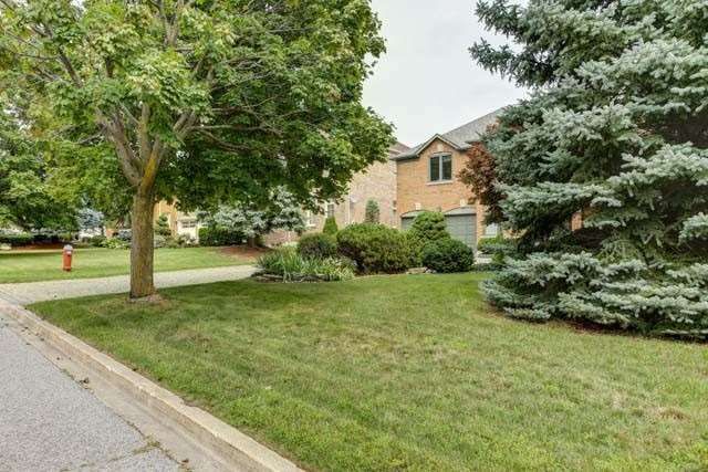 1 Elderwood Dr, Richmond Hill, L4B2X3 | Image 3