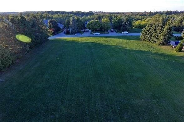 655 Woodland Acres Cres, Vaughan, L6A1G2 | Image 2