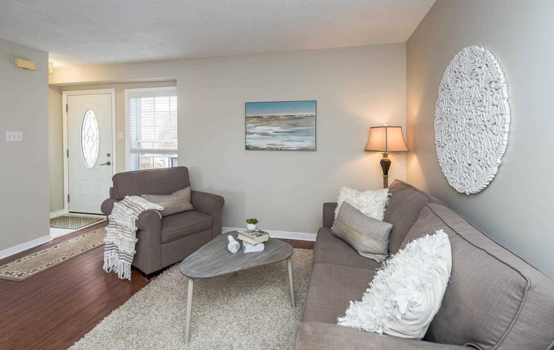 22 Ross Linton Dr, Aurora, L4G 6T3 | Image 3