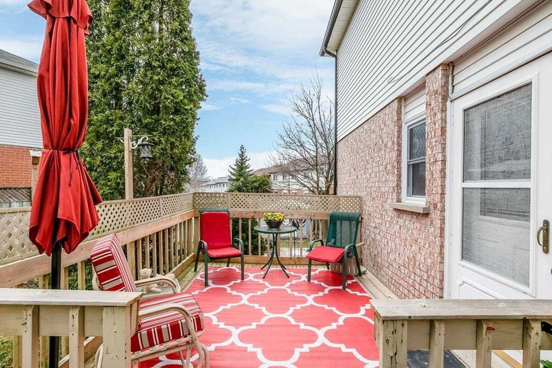 510 Pickering Cres, Newmarket, L3Y8H1 | Image 2