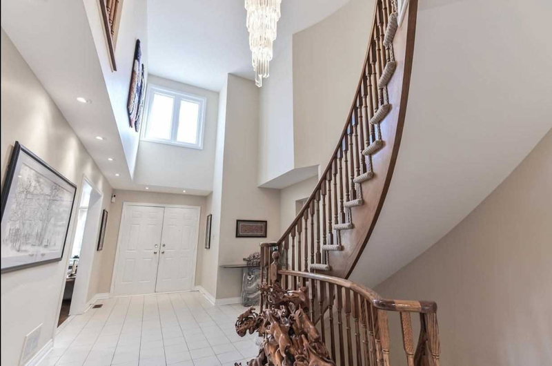 18 Cygnus Dr, Richmond Hill, L4C8P2 | Image 2