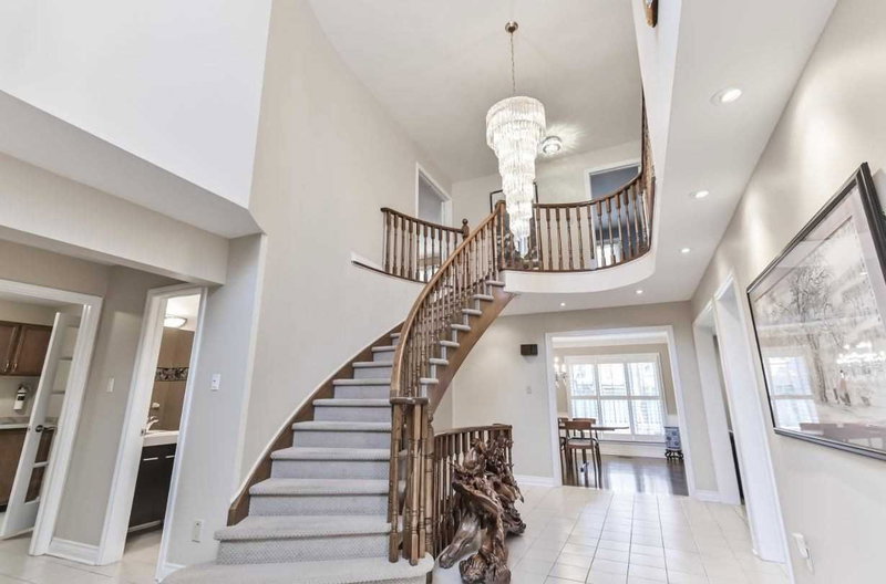 18 Cygnus Dr, Richmond Hill, L4C8P2 | Image 3