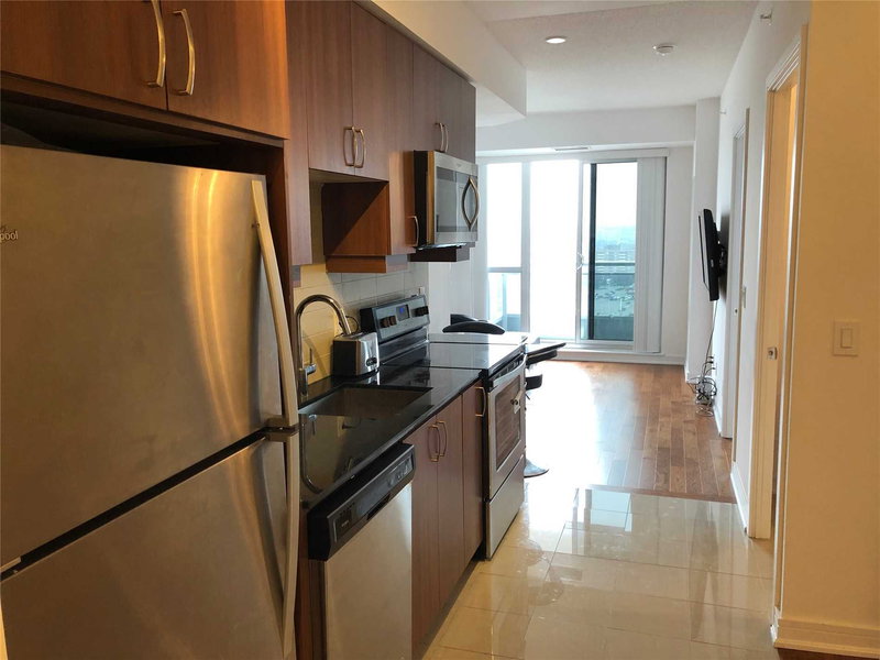 1613 - 9201 Yonge St, Richmond Hill, L4C 1H9 | Image 2