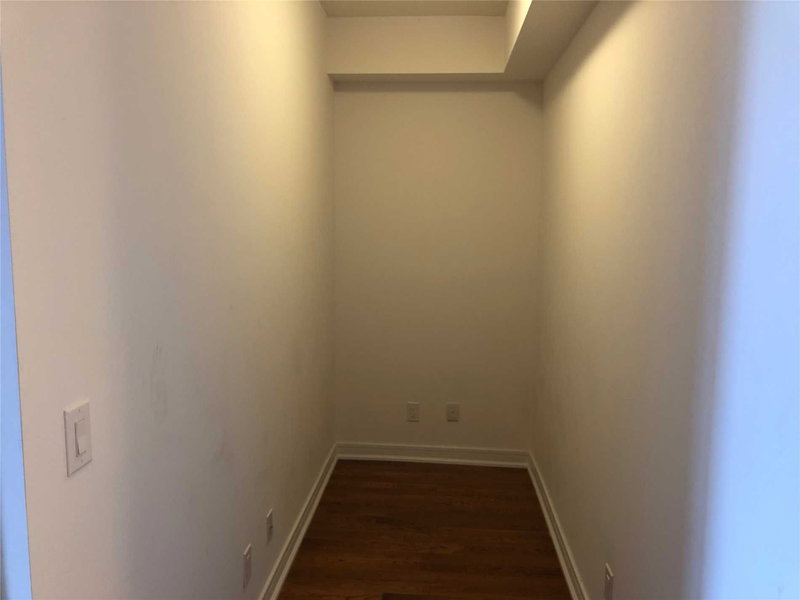 1613 - 9201 Yonge St, Richmond Hill, L4C 1H9 | Image 3