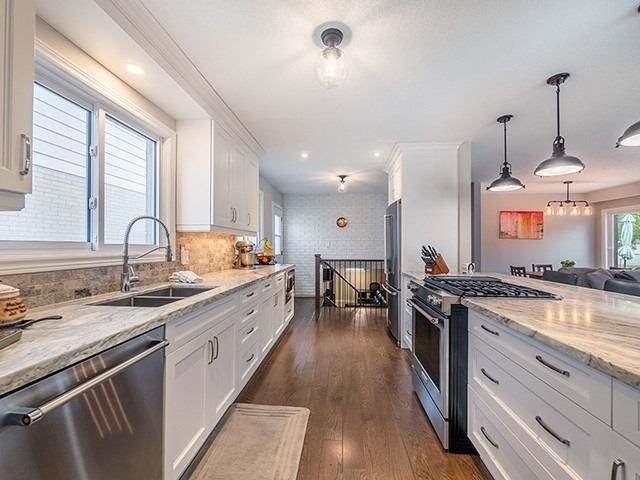 42 Mitchell Ave, New Tecumseth, L9R 1C2 | Image 2