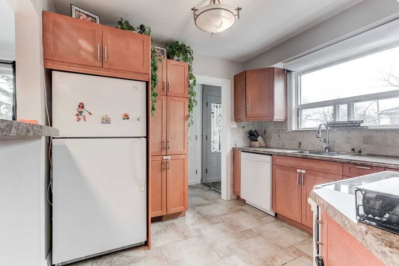 382 Blue Grass Blvd, Richmond Hill, L4C3H4 | Image 3