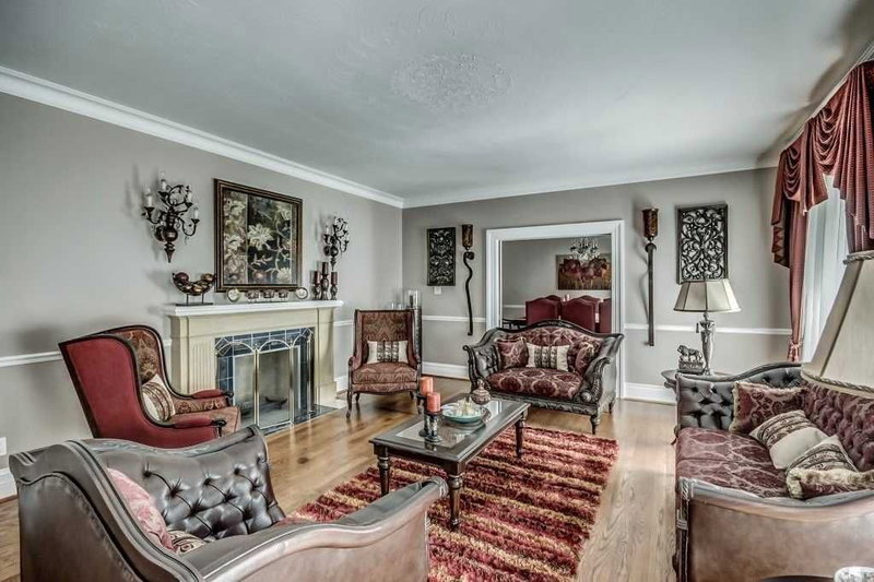 33 Carolwood Cres, Markham, L3S4T2 | Image 2