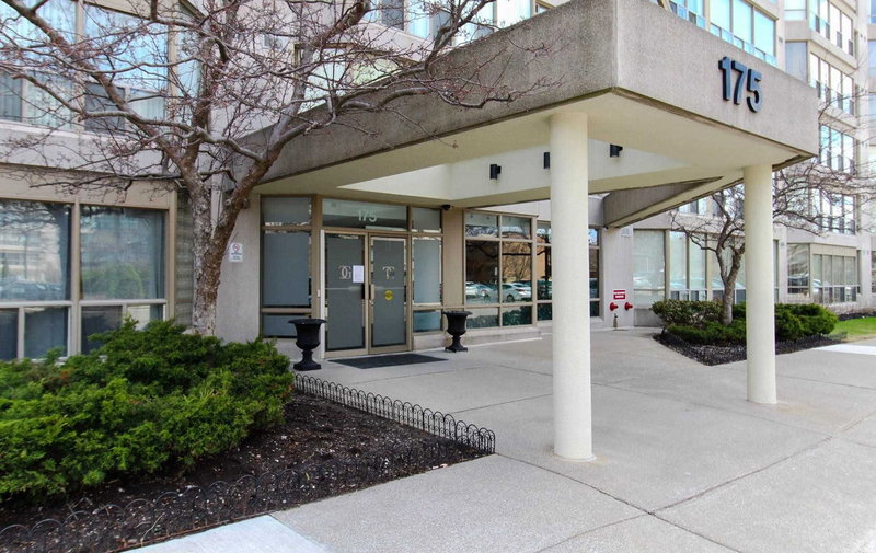 212 - 175 Cedar Ave, Richmond Hill, L4C9V3 | Image 2