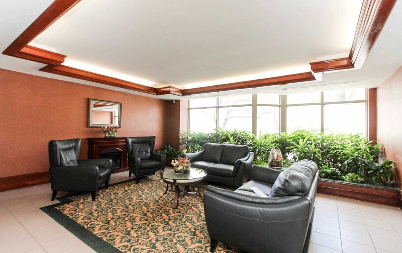 212 - 175 Cedar Ave, Richmond Hill, L4C9V3 | Image 3