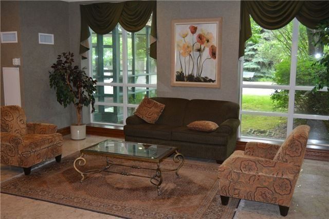 105 - 3 Ellesmere St, Richmond Hill, L4B4N2 | Image 3