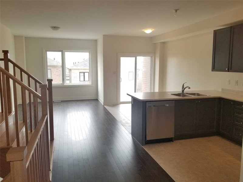 52 Allure St, Newmarket, L3X0L2 | Image 3