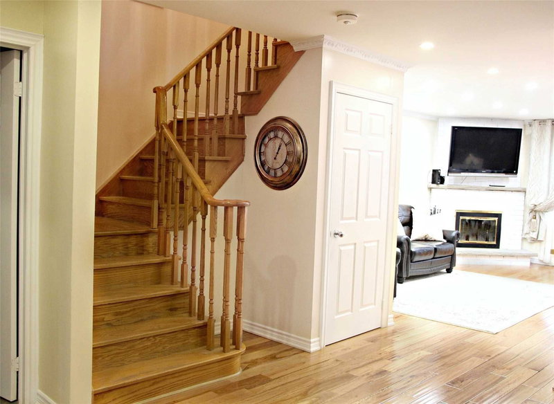 97 Pauline Crt, Vaughan, L4K3G8 | Image 3