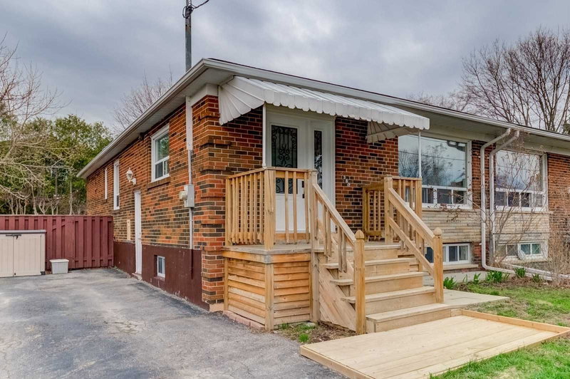382 Blue Grass Blvd, Richmond Hill, L4C3H4 | Image 2
