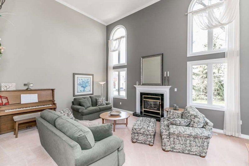 870 Robellino Crt, Newmarket, L3X1L5 | Image 2