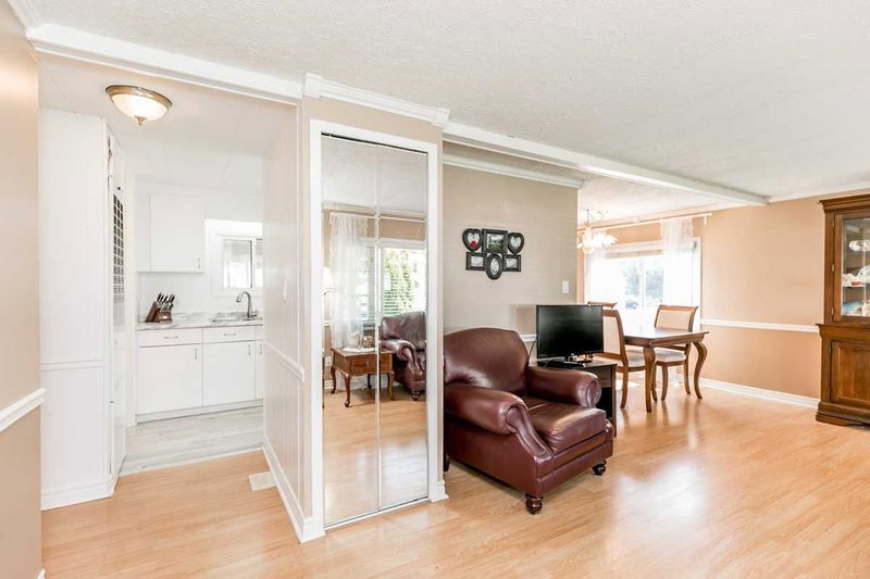 23 Mimosa Cres, Innisfil, L9S1P9 | Image 2
