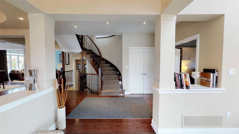 462 Worthington Ave, Richmond Hill, L4E4R6 | Image 3