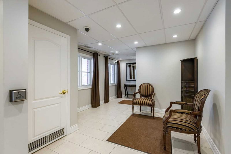 104 - 9944 Keele St, Vaughan, L6A3Z4 | Image 2