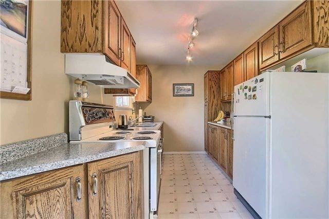 739 Pam Cres, Newmarket, L3Y5B7 | Image 2