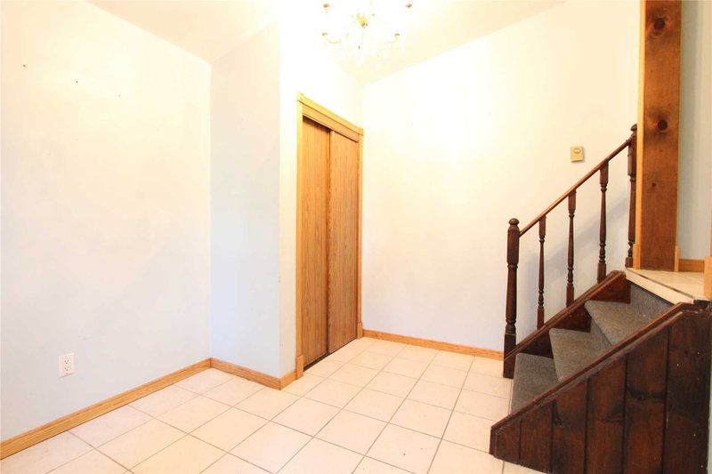 184 Riverbank Dr, Georgina, L0E1N0 | Image 2