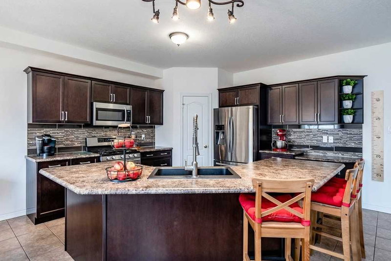 154 Arnold Cres, Essa, L0M 1B6 | Image 2