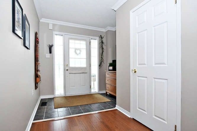 376 Rannie Rd, Newmarket, L3X2N3 | Image 3