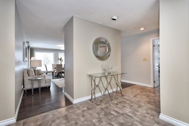 23 Hunters Glen Rd, Aurora, L4G6W4 | Image 2