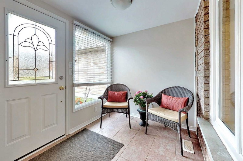 361 Gaston Pl, Newmarket, L3Y8M4 | Image 2